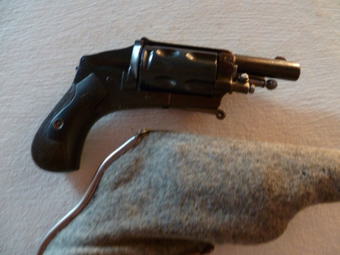 revolver vellodog , trés bon état
