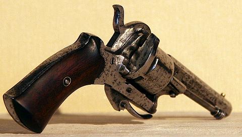 Restauration  d' arme, Revolver  broche